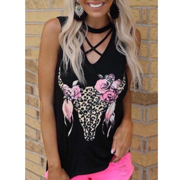 Tops - Leopard print cow skull top.    NWT